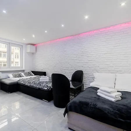 Wierzbiecice Comfort By Bookinghost Appartamento *