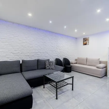 Wierzbiecice Comfort By Bookinghost Appartamento