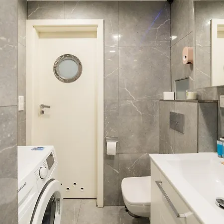 Wierzbiecice Comfort By Bookinghost Appartamento