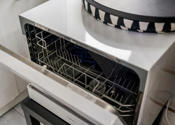 아파트 Wierzbiecice Comfort By Bookinghost