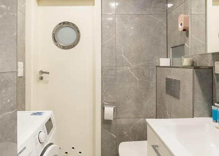 Wierzbiecice Comfort By Bookinghost Apartamento