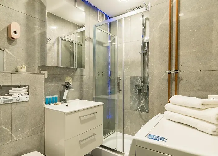 Wierzbiecice Comfort By Bookinghost Apartamento